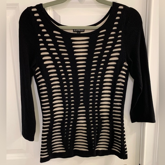 EXPRESS β’ 3/4 Sleeve Black Distressed Layered Top - Picture 2 of 6